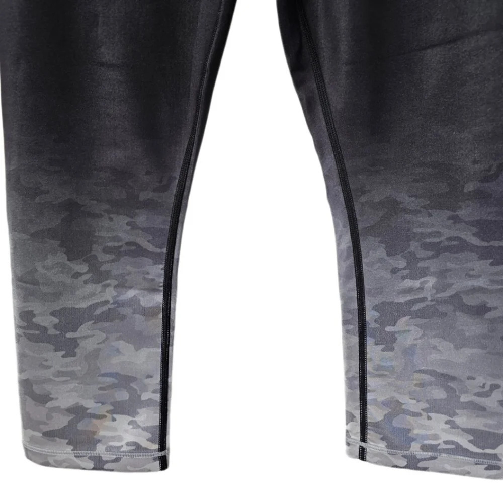 Good American Ombré Camouflage Capri Leggings - Picture 3 of 9